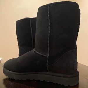 NEW Black Classic Short II UGG Boots🖤